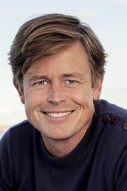 Caspar Phillipson actor profile photo