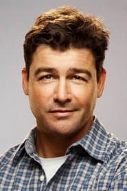 Kyle Chandler actor profile photo