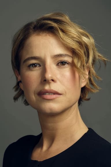 Jessie Buckley profile photo