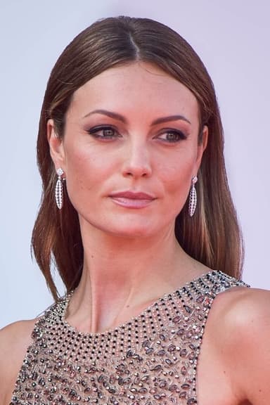 Leila George profile photo